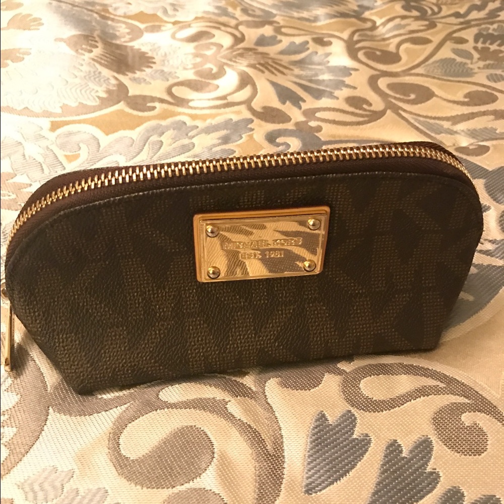 COPY - Michael course pouch